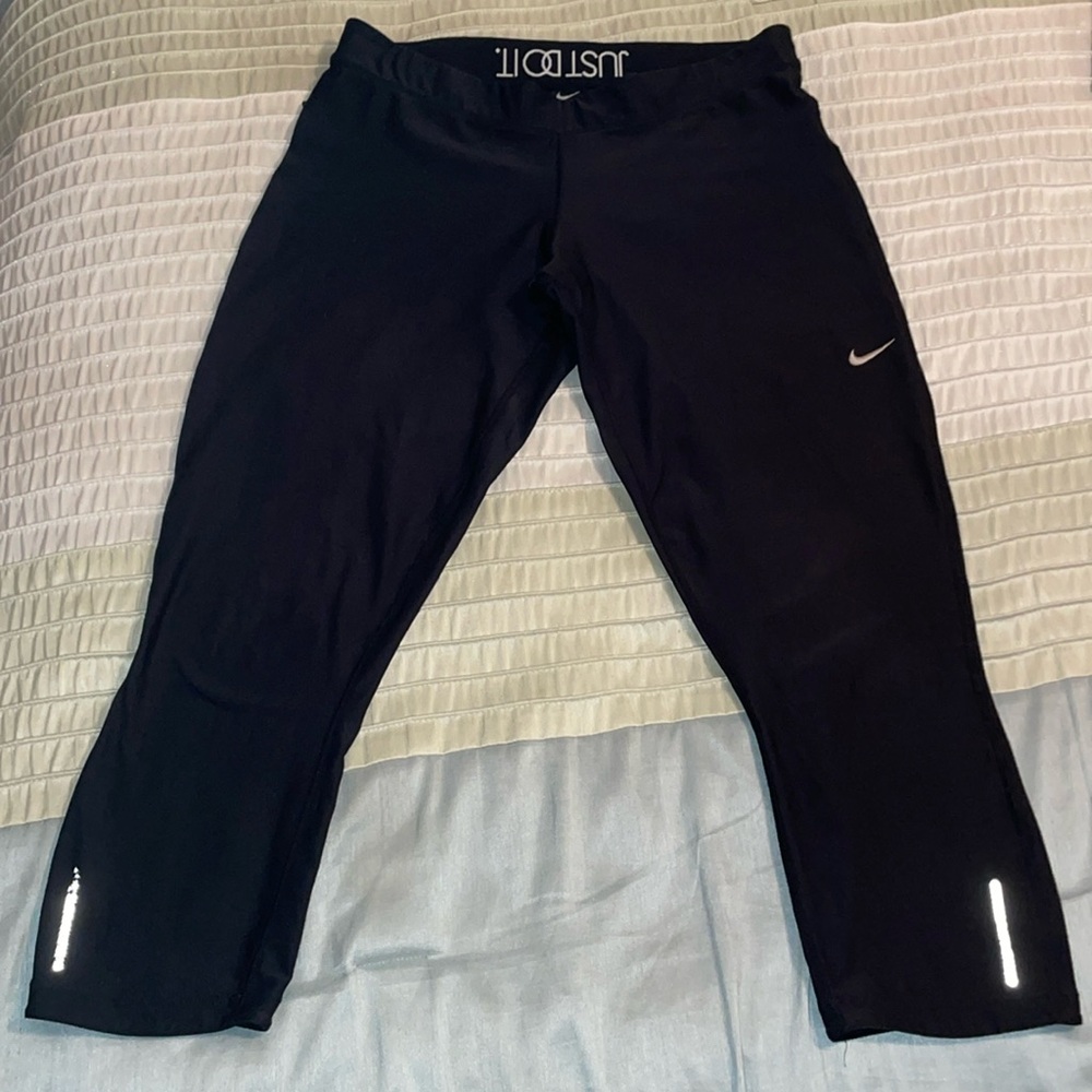 Nike Dri-Fit Cropped Capri Athletic Leggings